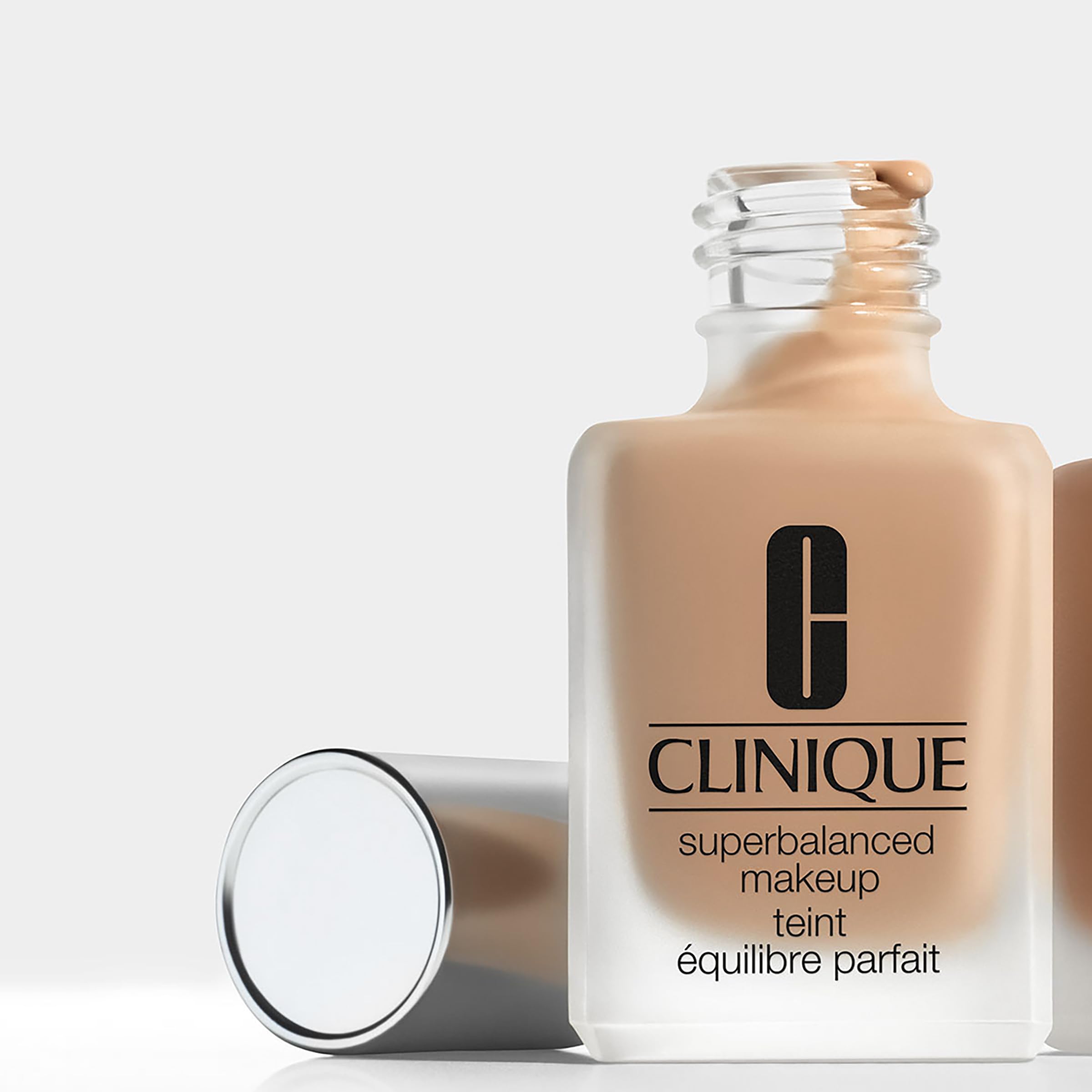 Clinique ayuda a piel mixta con equilibrio sin aceite.