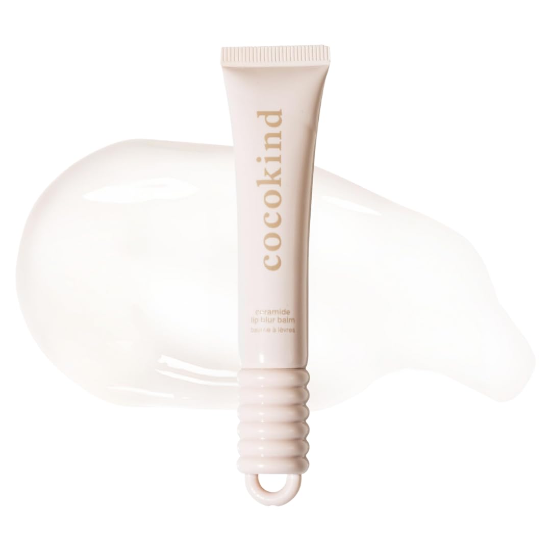 Cocokind bálsamo labial translúcido aplicado para hidratación suave.