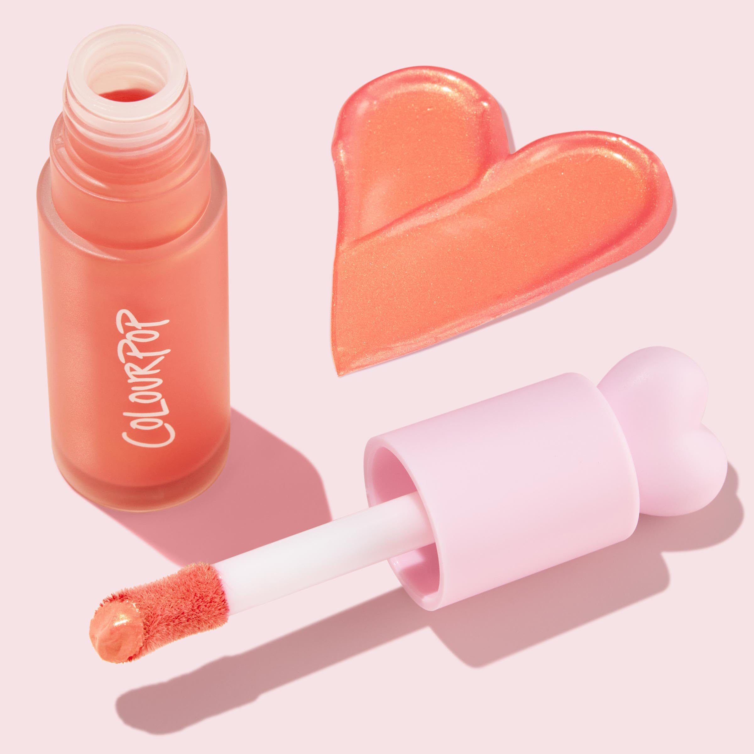 ColourPop blush líquido dura hasta ocho horas para mayor comodidad.