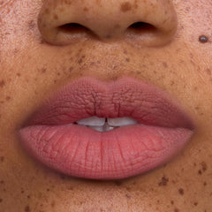 ColourPop Cloud Whip: cobertura media para pigmentos equilibrados sin exceso.