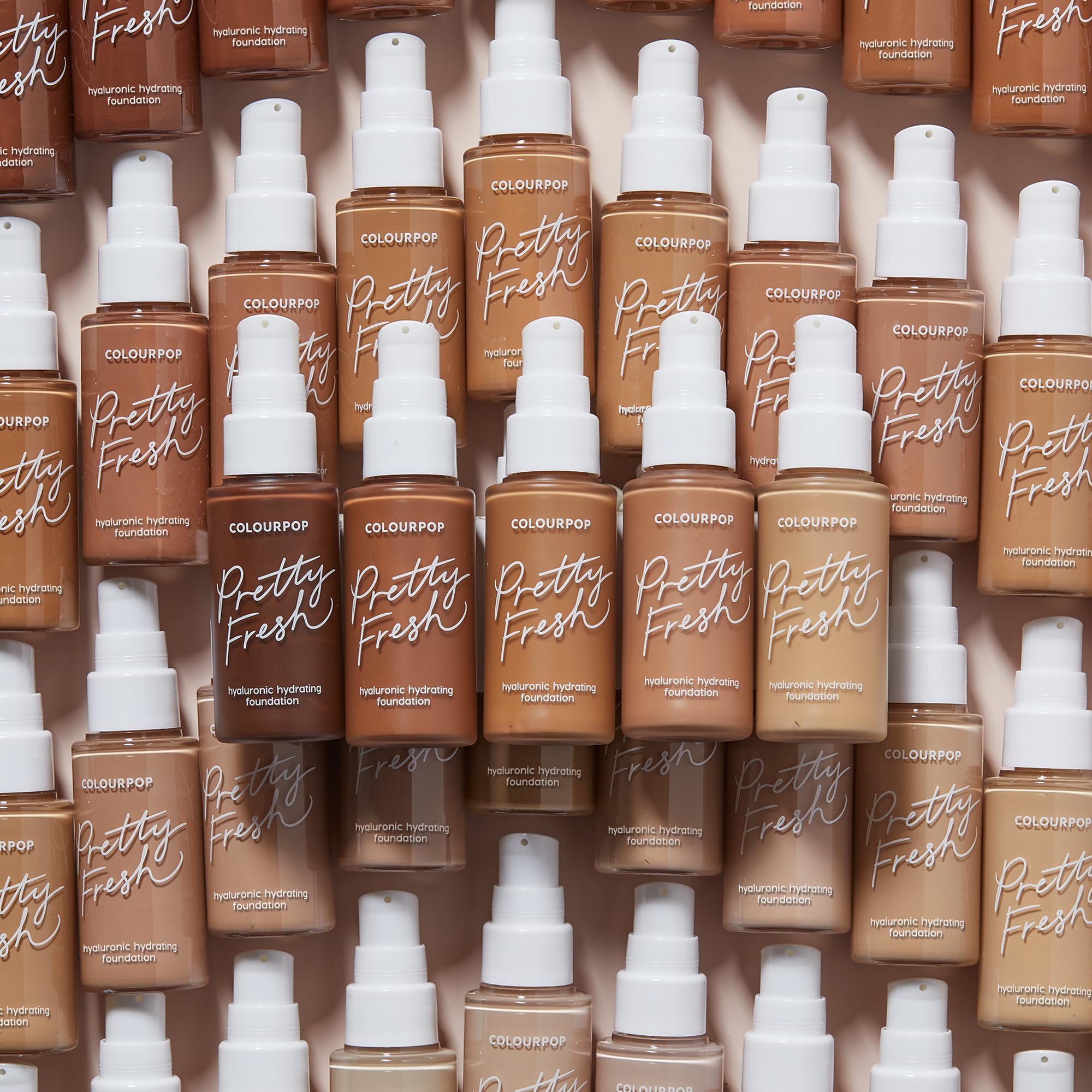 ColourPop Pretty Fresh fundación, con agua de coco para piel fresca y suave.