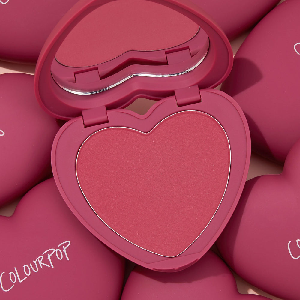 ColourPop Silky Powder Blush pigmento duradero para color en las mejillas todo el día.
