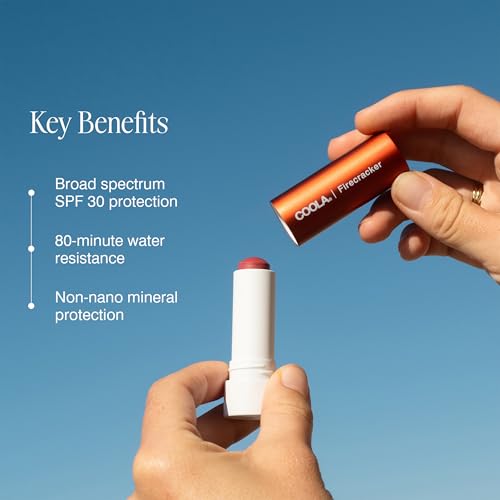 COOLA bálsamo labial mineral tintado, textura suave e hidratación para el día.
