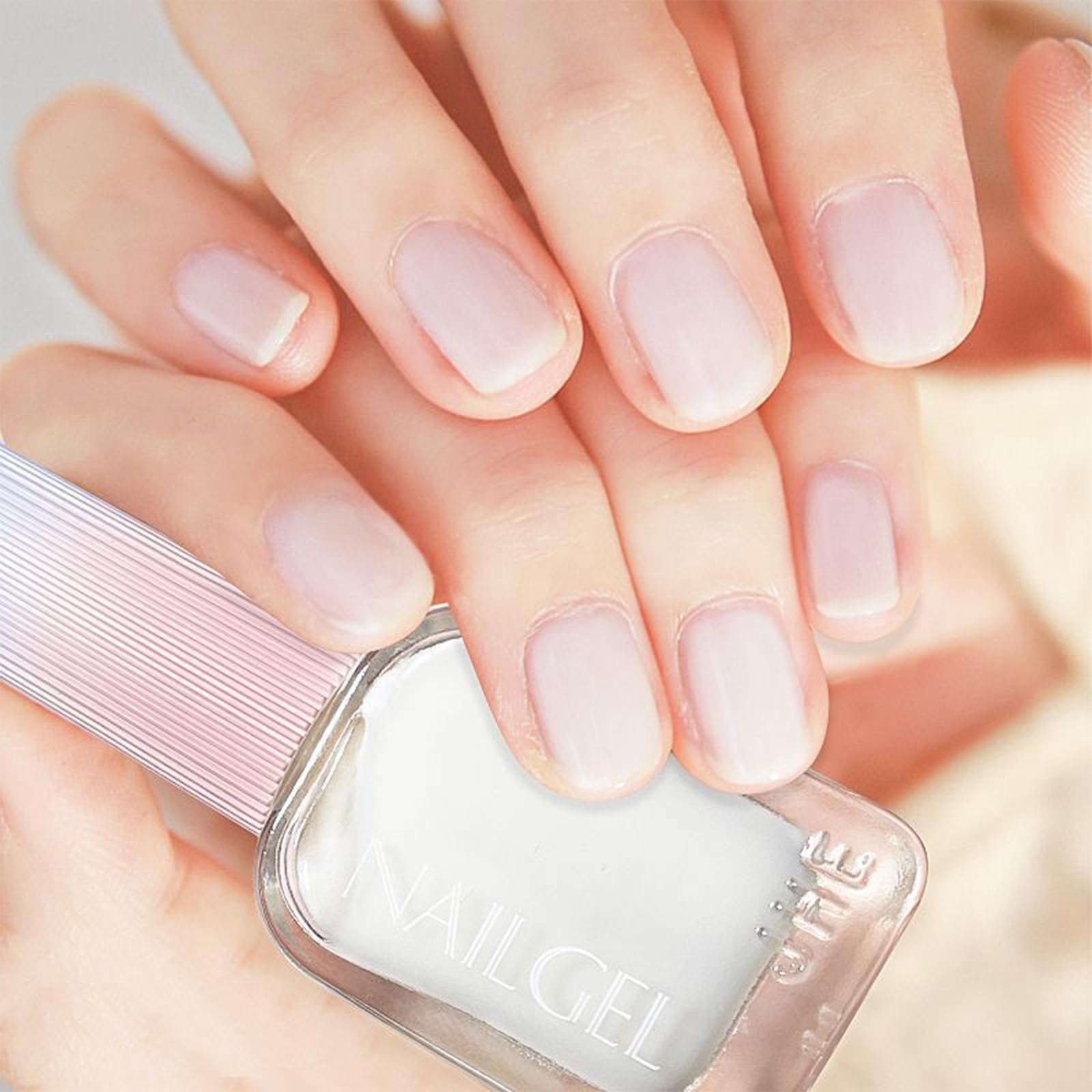 COSMOO arte de uñas en blanco lechoso para diseños elegantes.