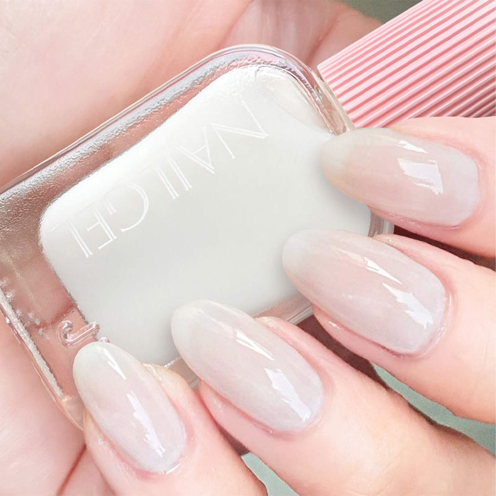 COSMOO base de uñas blanco lechoso para manicuras limpias.