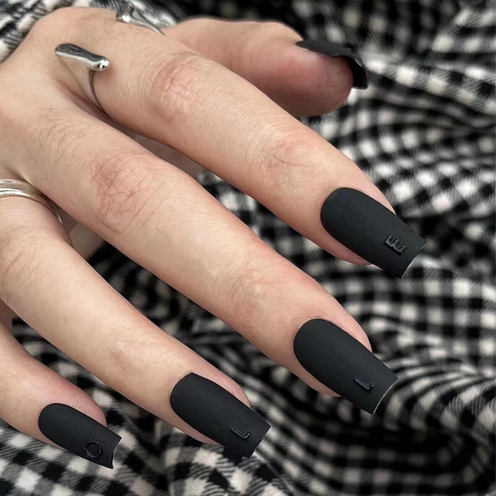 COSMOO esmalte mate negro ofrece durabilidad y resistencia.