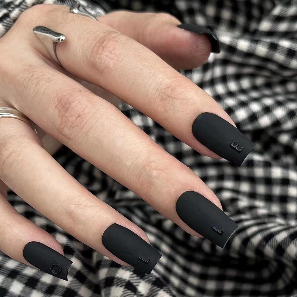 COSMOO esmalte mate negro ofrece durabilidad y resistencia.