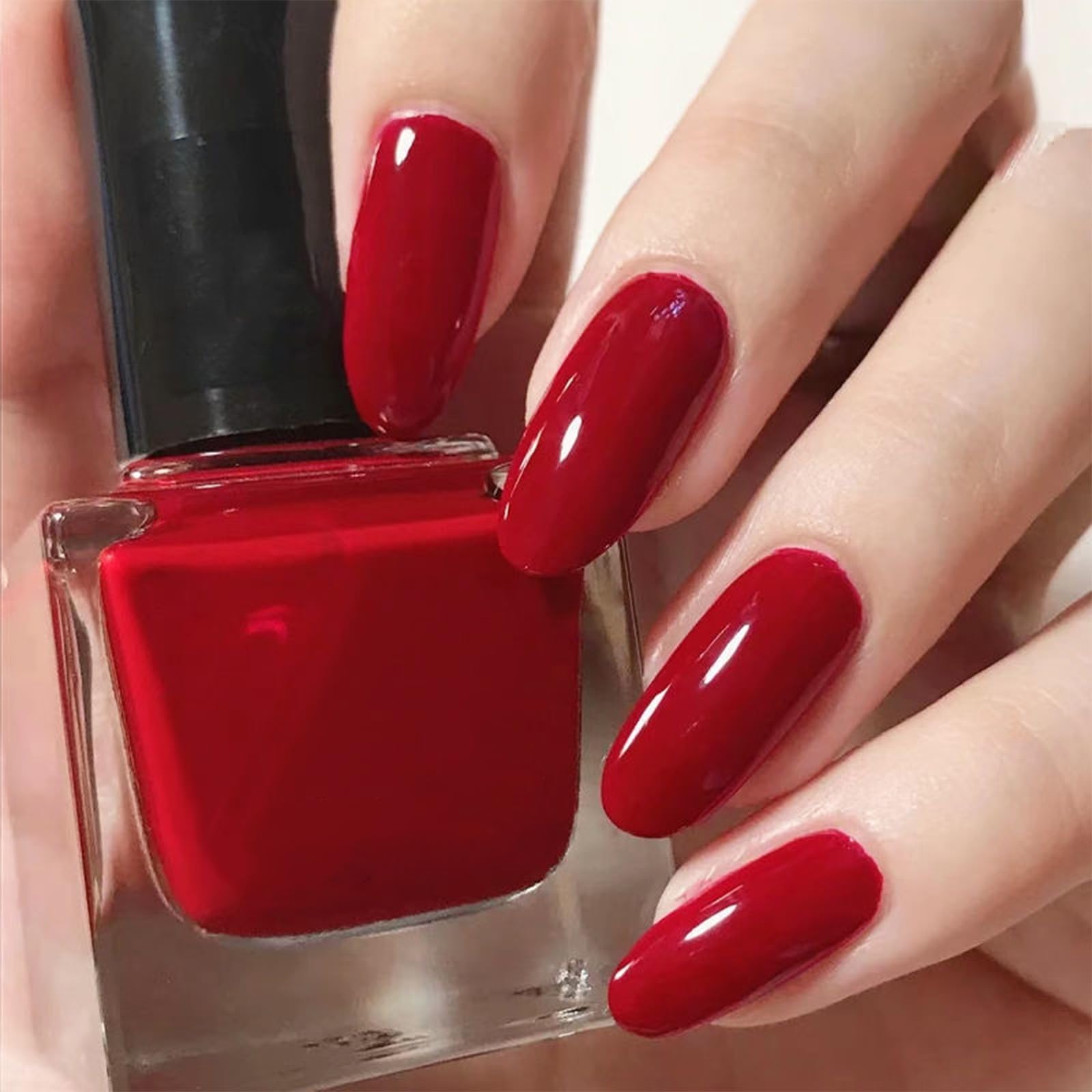 COSMOO Esmalte Rojo con botella y pincel para un acabado rápido.