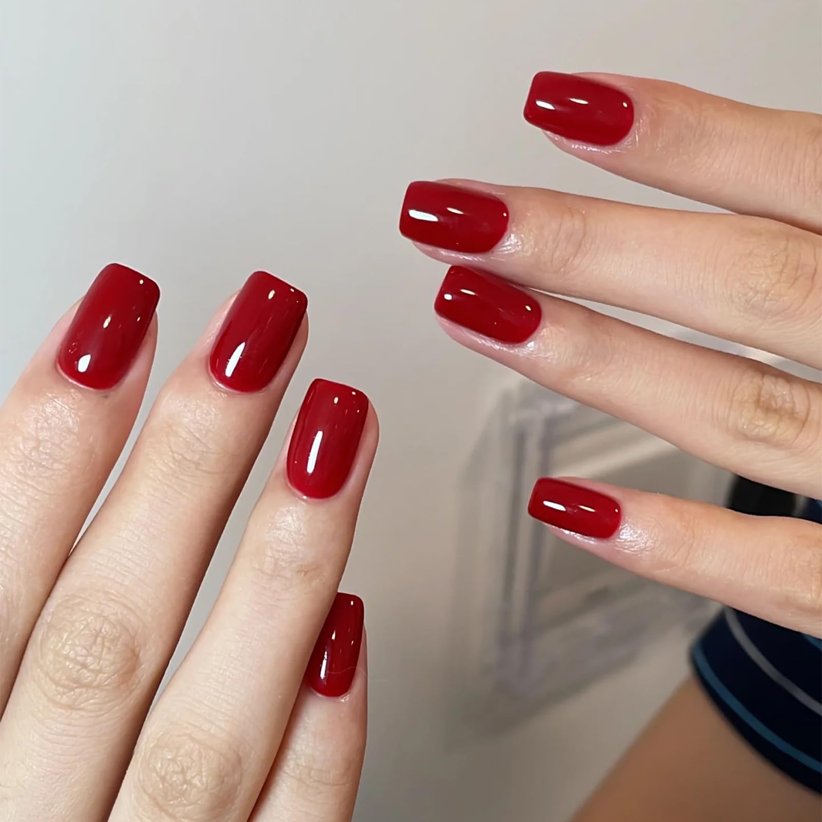 COSMOO Esmalte Rojo Duración de 7 a 10 días con uso básico.
