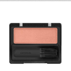 COVERGIRL Soft Mink en la frente ofrece un rubor natural y duradero.