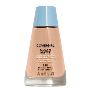 COVERGIRL fundación mate ligera en tono Perfect Beige 548 para piel natural.