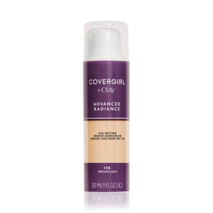 COVERGIRL Advanced Radiance en botella, acabado radiante y cobertura uniforme.