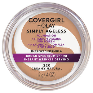 COVERGIRL y OLAY Simply Ageless fundación cremosa tono natural para un acabado suave.