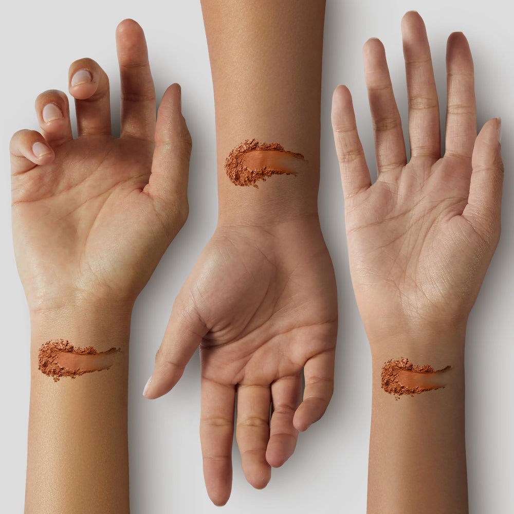 Covergirl TruBlend Polvo-compacto pigmentos brillantes que iluminan la piel