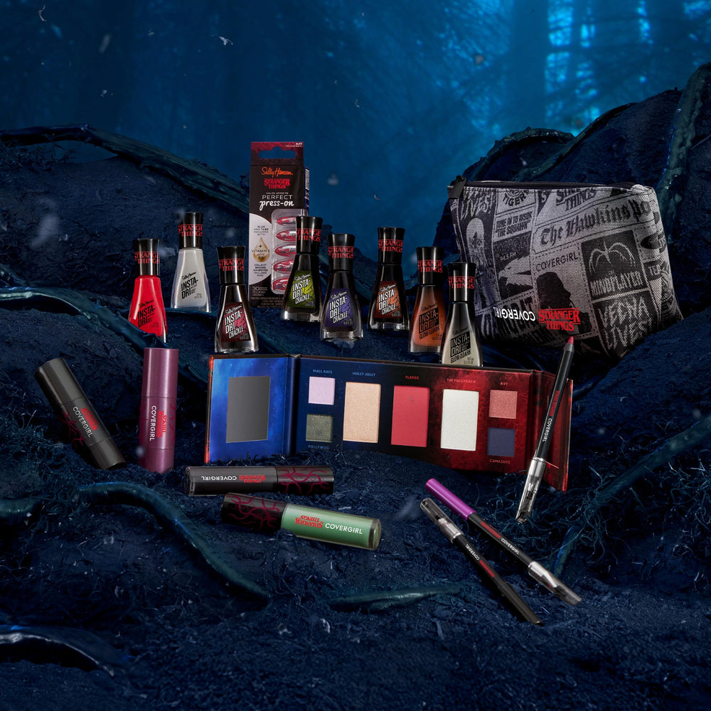 CoverGirl Vecna's Curse blush con acabado brillante para un toque especial.