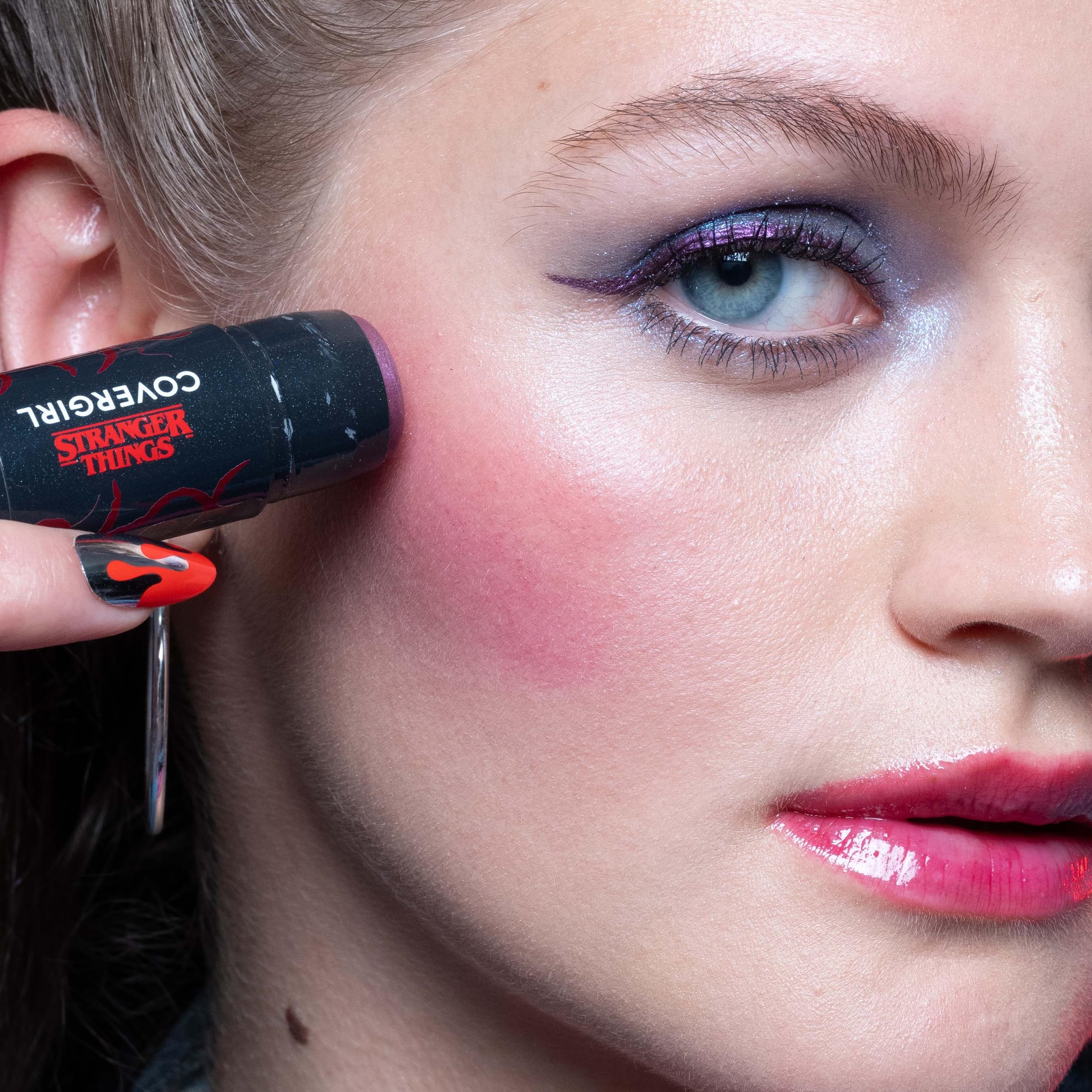 CoverGirl Vecna's Curse Creel transforma a rosa suave.