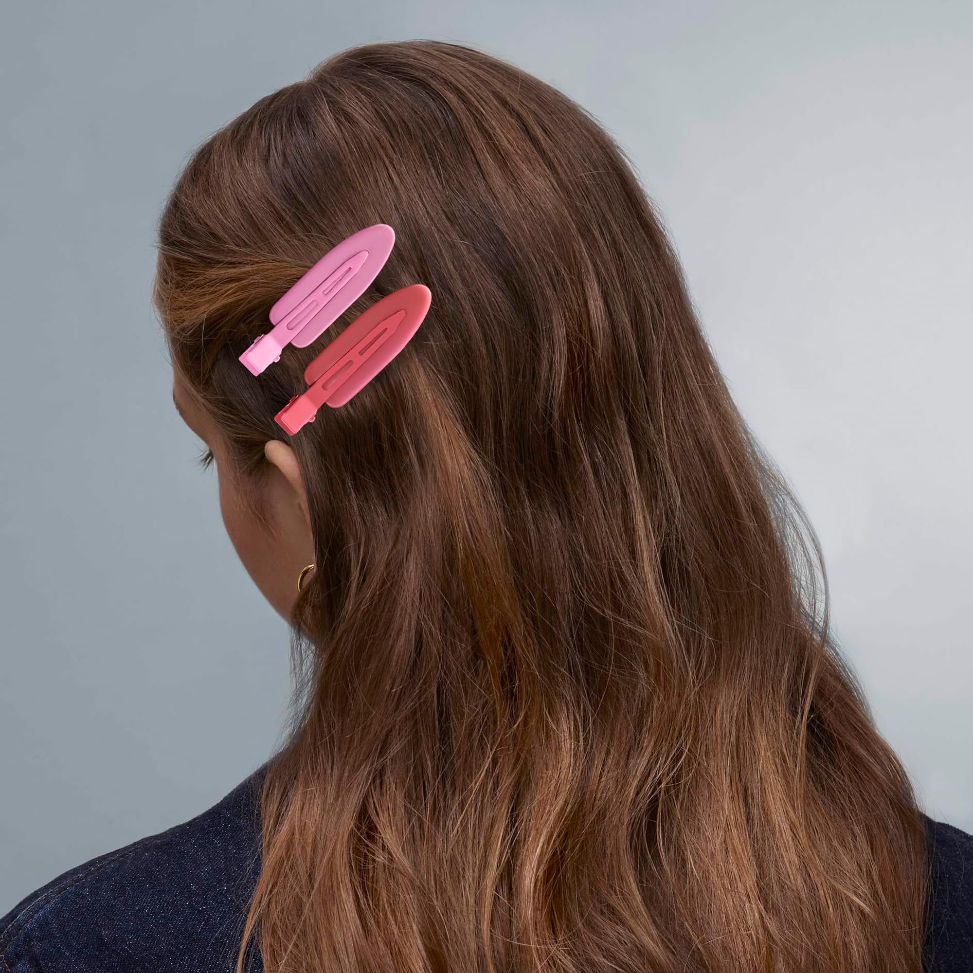Conjunto de pinzas en varios colores para combinar con looks diarios.