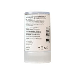 Crystal Essence desodorante mineral, textura suave y deslizamiento fácil para uso diario.