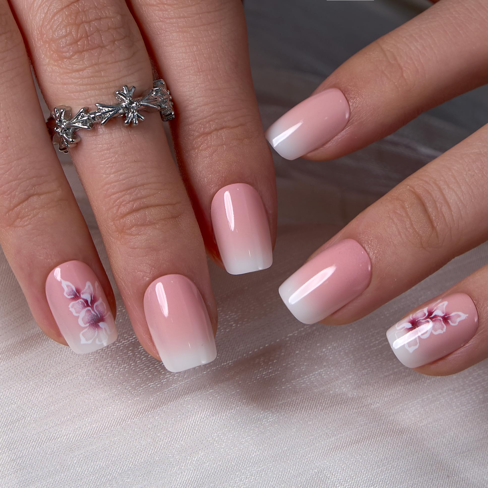 Uñas CurvLife con motivo flor rosa claro para ocasiones especiales
