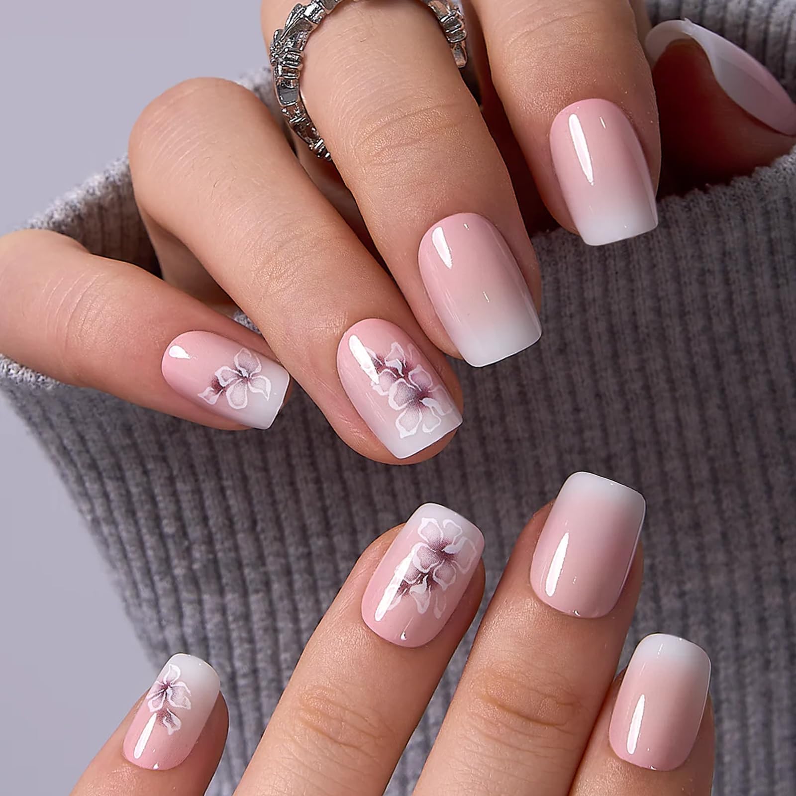 Uñas CurvLife con gel suave y diseño albaricoque para un look veraniego
