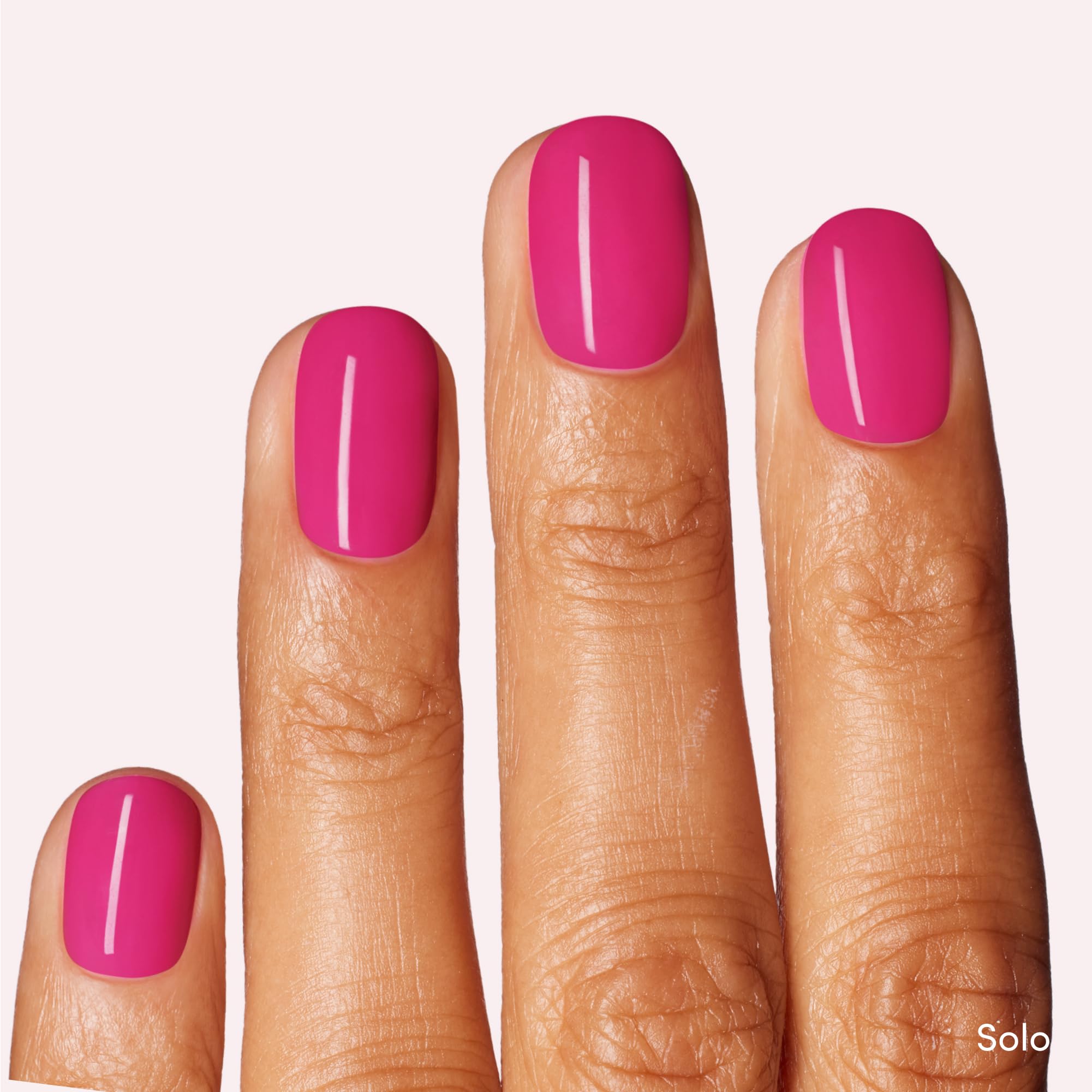 Dashing Diva Solo: esmalte fucsia para un acabado vibrante y brillante.