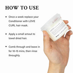 Aplicación en cabello mojado para desenredar con Davines LOVE Curl.