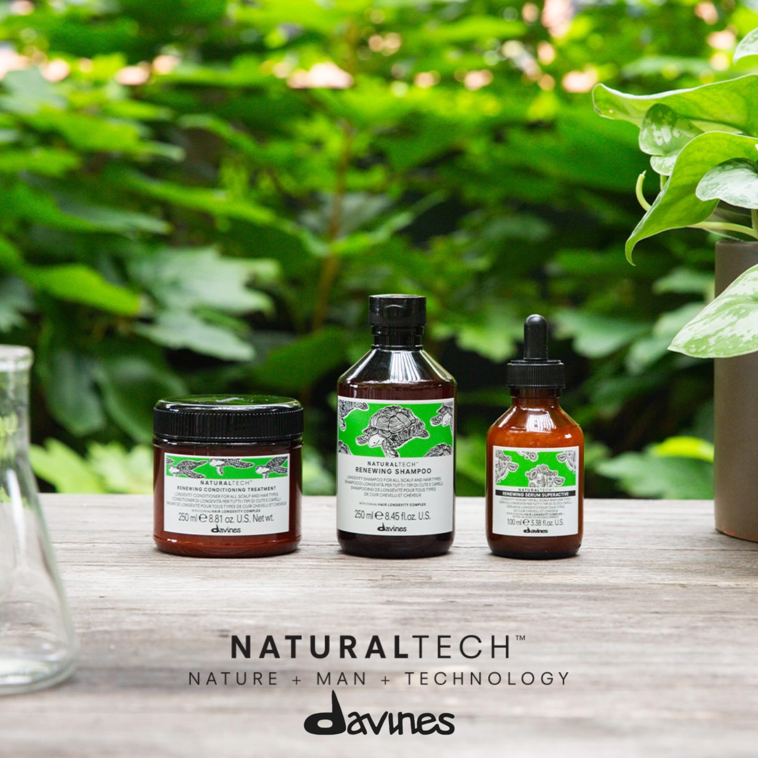 Champú renovador de Davines, textura de espuma cremosa para una limpieza suave