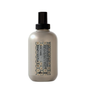 Davines pulverizador de sal marina, botella, aporta textura y ondas suaves para cabello natural.