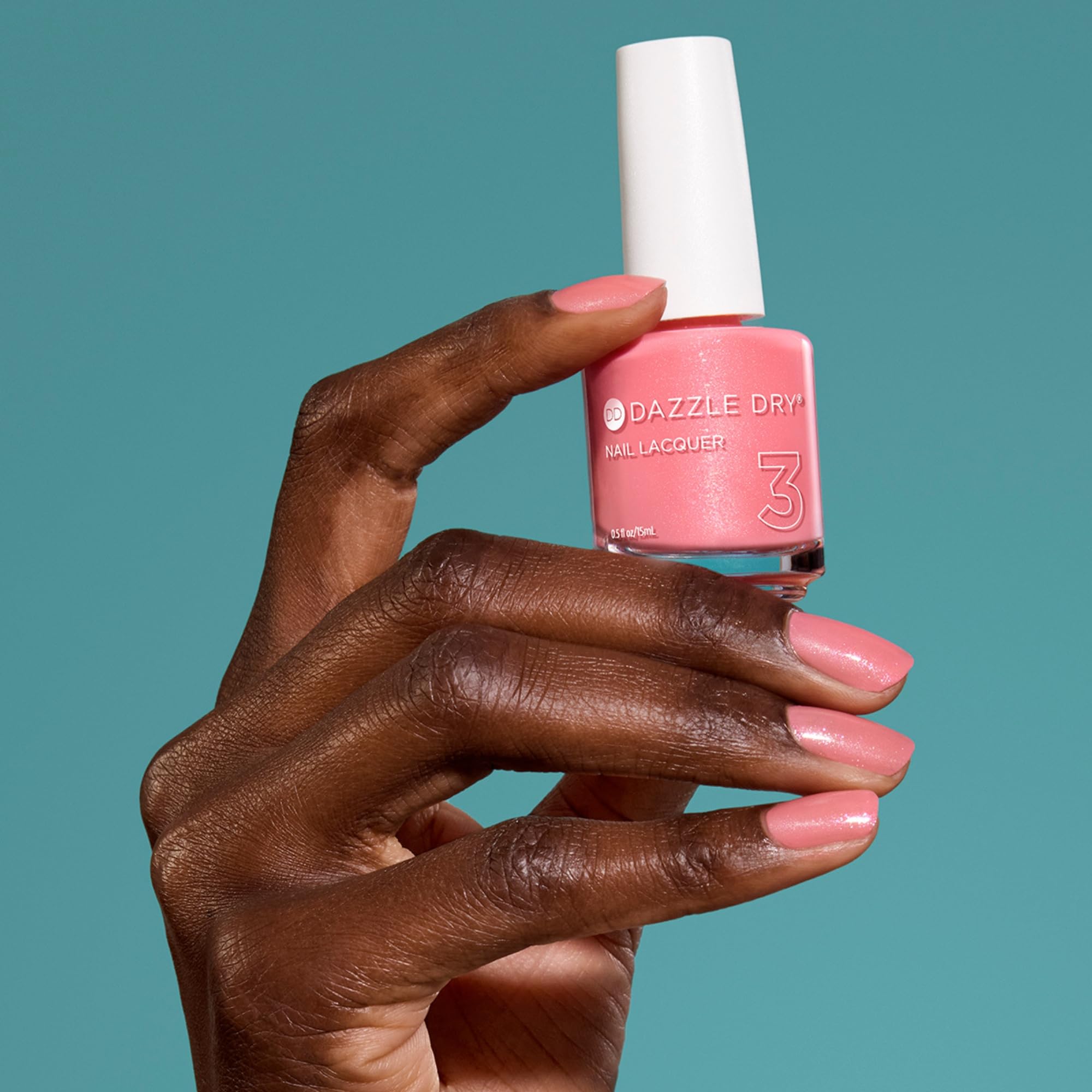 Dazzle Dry Esmalte Paso 3 Rosa Empolvado, cobertura suave y elegante.