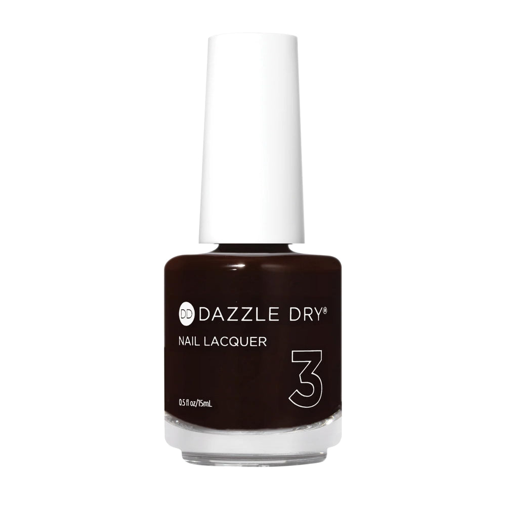 Dazzle Dry muestra la botella Forbidden Passion con acabado sedoso y cobertura total.