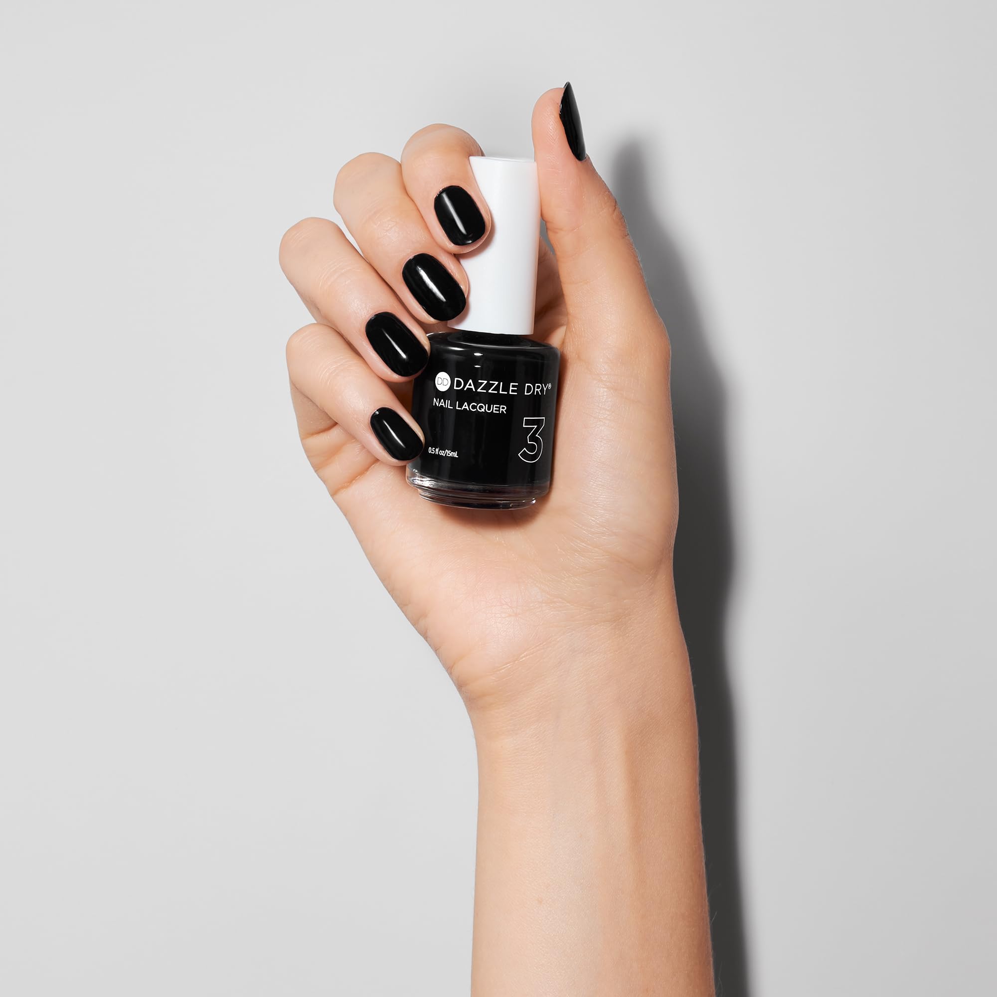 Dazzle Dry Midnight Express secado rápido en minutos para manicura lista.