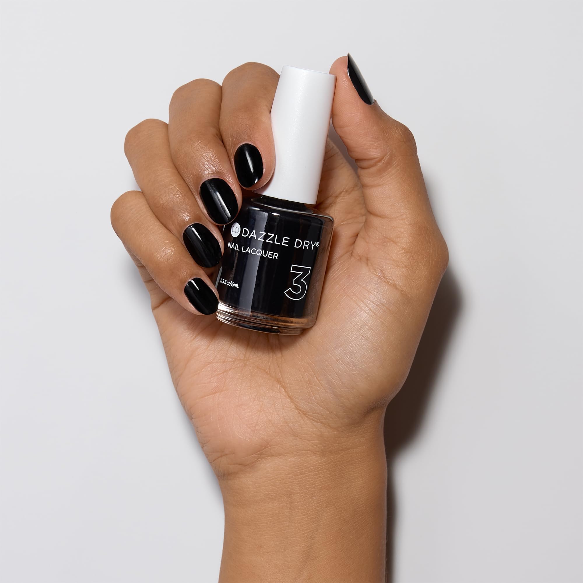 Dazzle Dry sistema de cuatro pasos para uñas con resultado duradero.