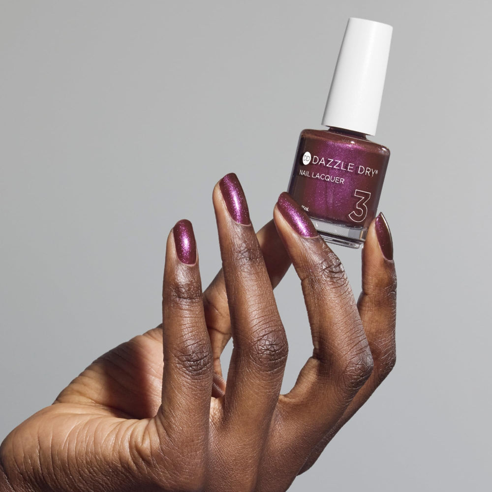 Dazzle Dry: uñas libres de toxinas con formulación segura.
