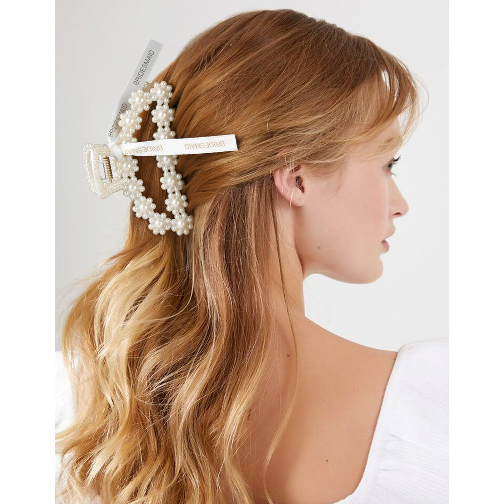 ACCESORIO DEEKA de perlas, resistente y cómodo todo el día.