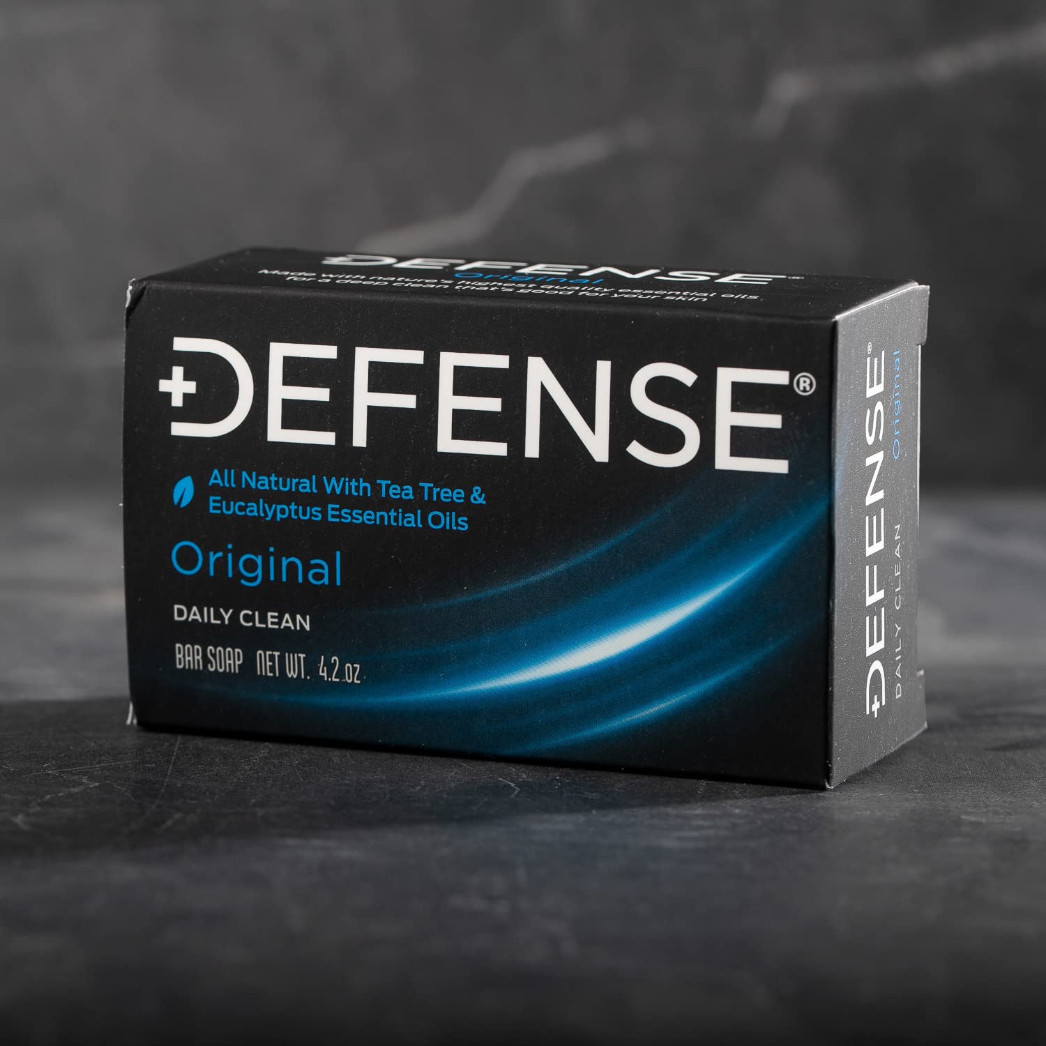 Defense Soap ayuda a calmar la irritacion tras entrenamiento intenso.