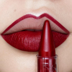 Labial gradiente mate Rojo Oscuro de Depuplum para un acabado definido y duradero.