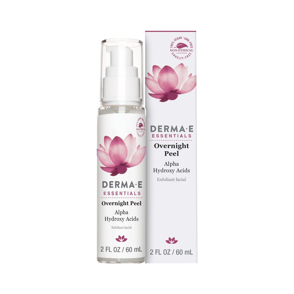 DERMA E Exfoliante Nocturno Esencial: botella de vidrio lista para exfoliar suavemente.