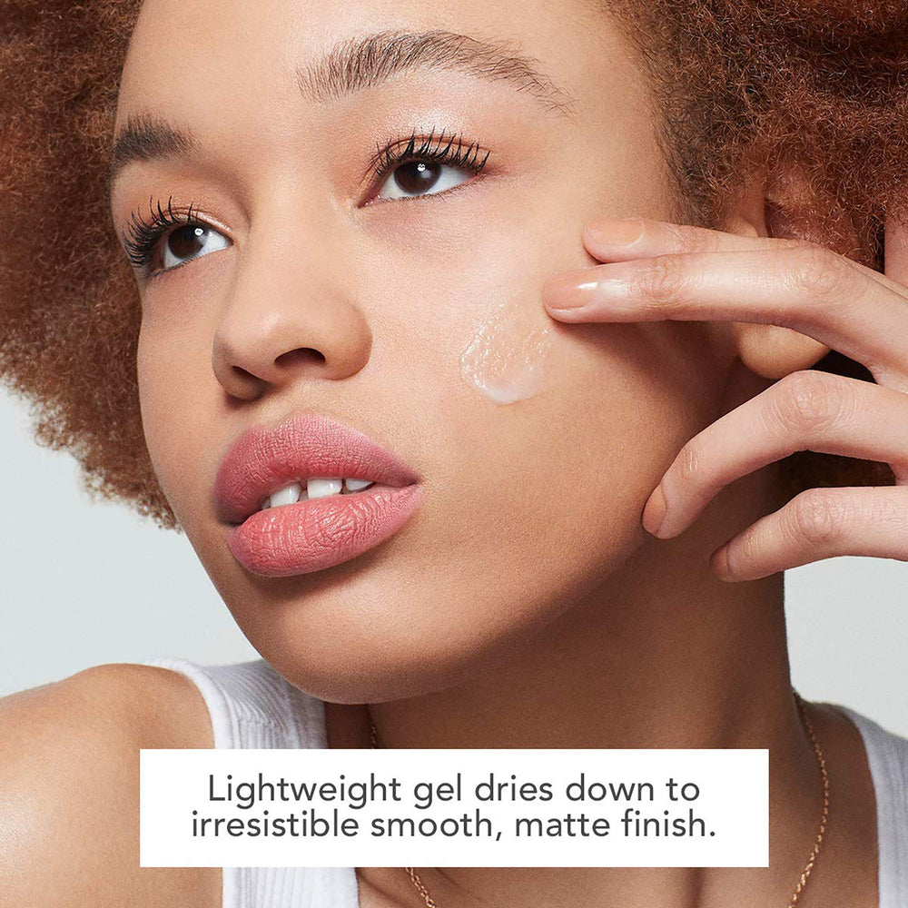 Dermablend Poresaver Matte Primer con acabado mate minimizando poros visibles.
