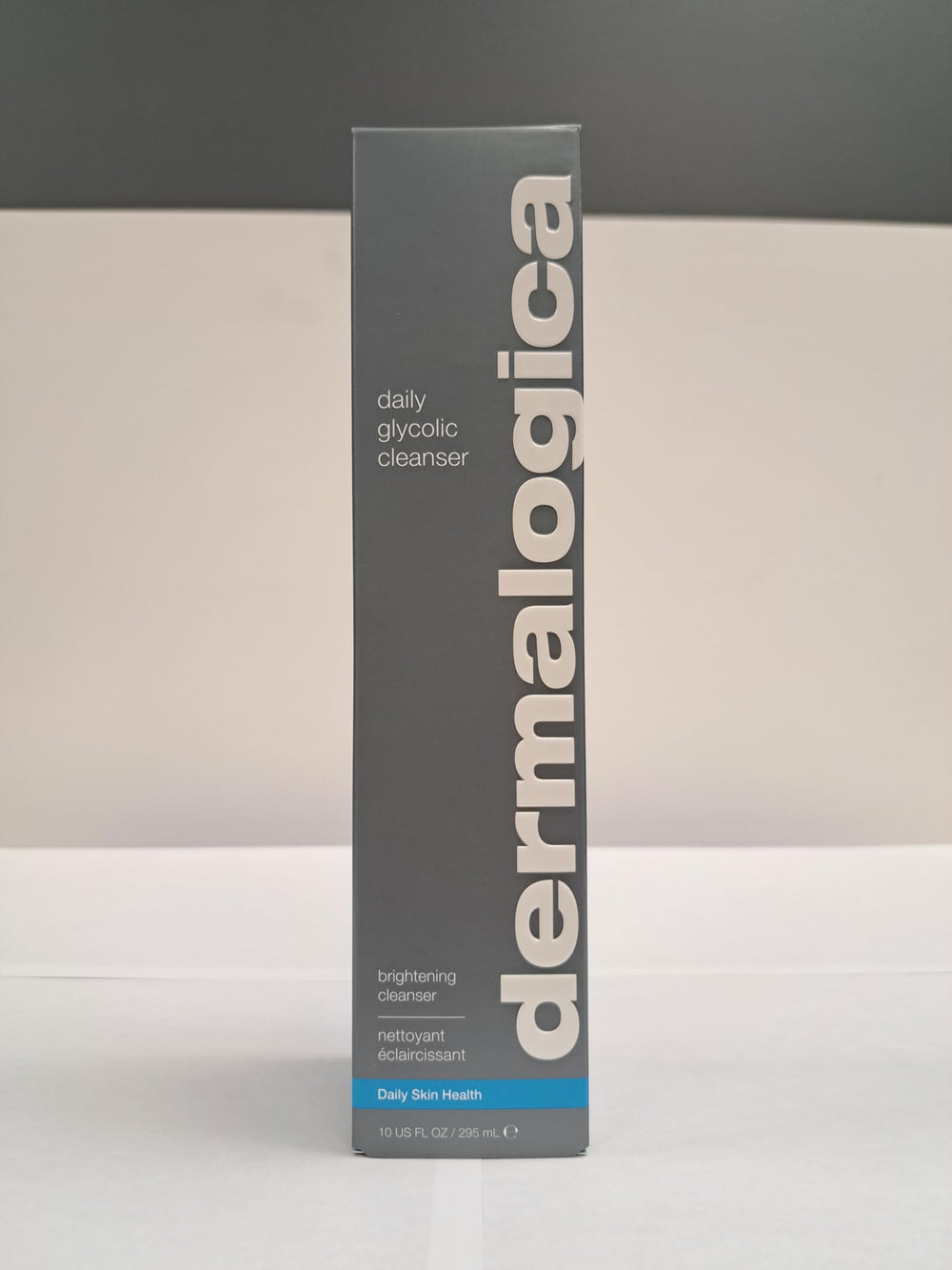 Dermalogica Limpiador Diario con Ácido Glicólico: aplica en rostro y cuello para limpieza.