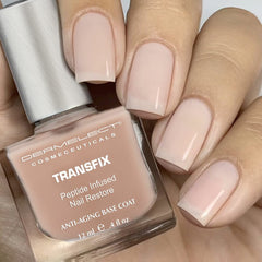Dermelect Transfix Base Coat, aplicación suave, favorece acabado liso para manicura casera.