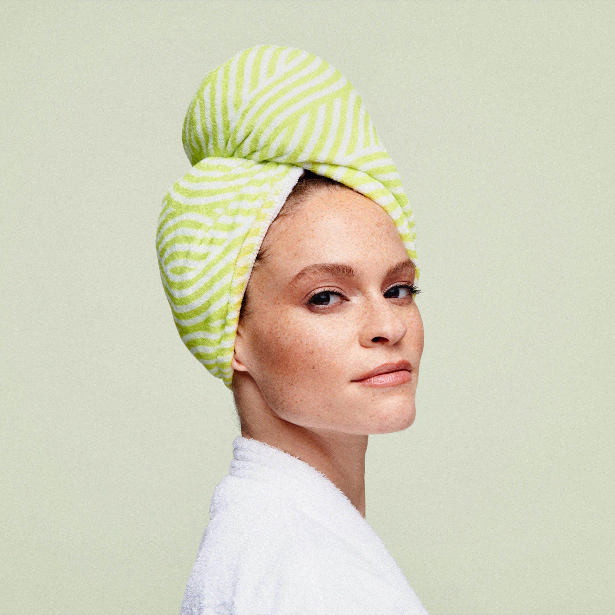 DevaCurl DevaTwist: uso tras lavado para secar sin dañar la textura.