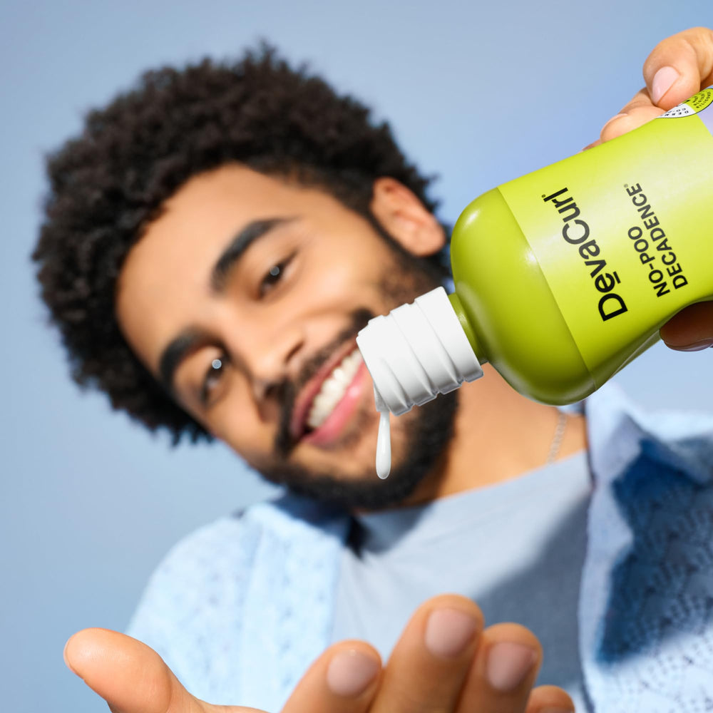 DevaCurl No-Poo Decadence: textura crema que aporta humedad intensa a rizos