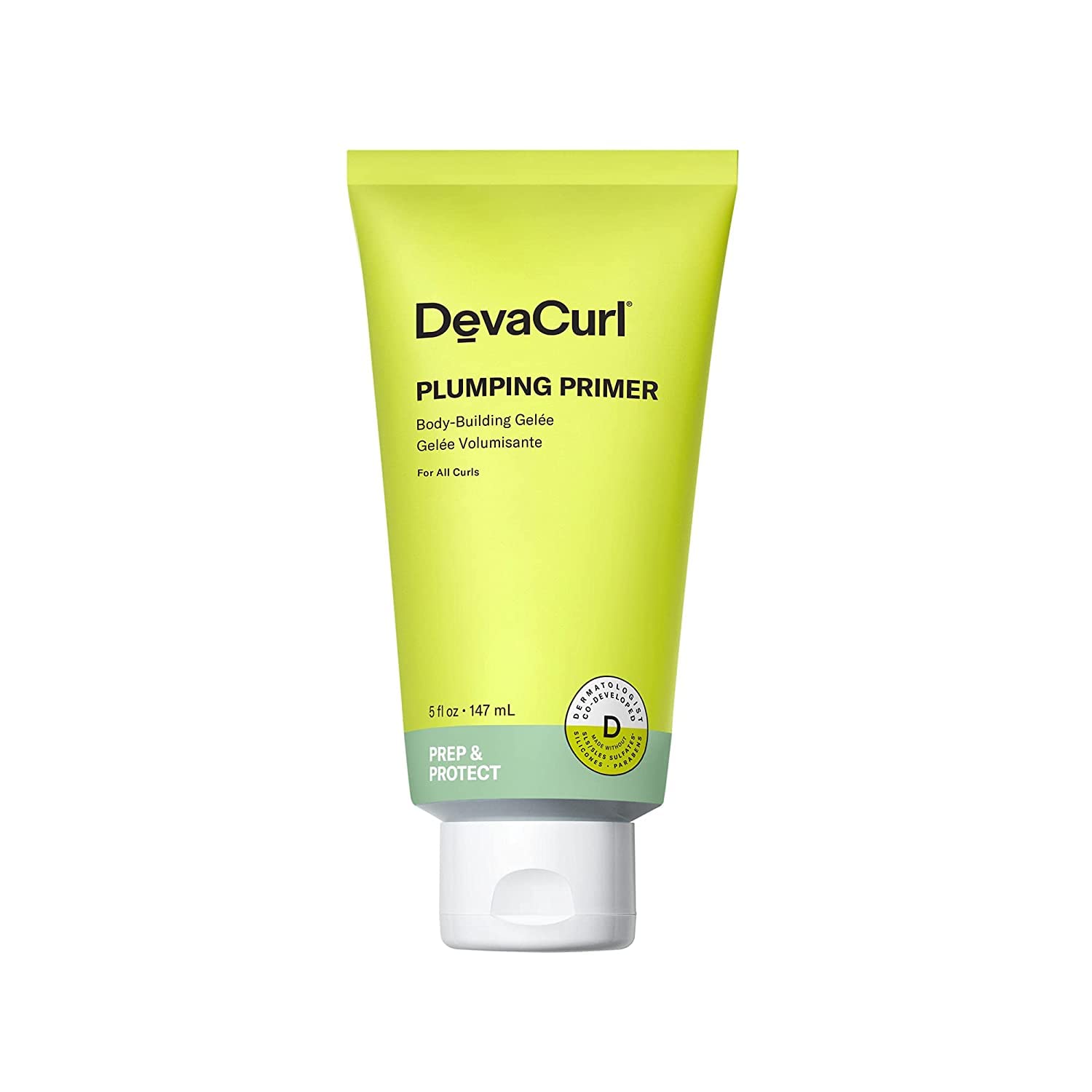 DevaCurl Plumping Primer en botella muestra cuerpo y definición en rizos.