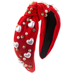 Diadema roja con perlas y cristales, elegante para ocasiones especiales.