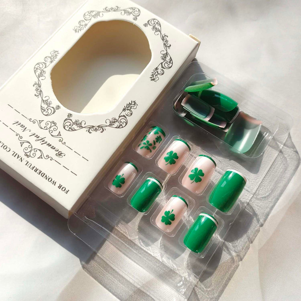 Uñas falsas Diowino con forma cuadrada corta, ideal para uso diario.