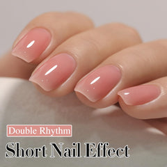 Muestra tono neutro claro de Double Rhythm para uñas naturales.
