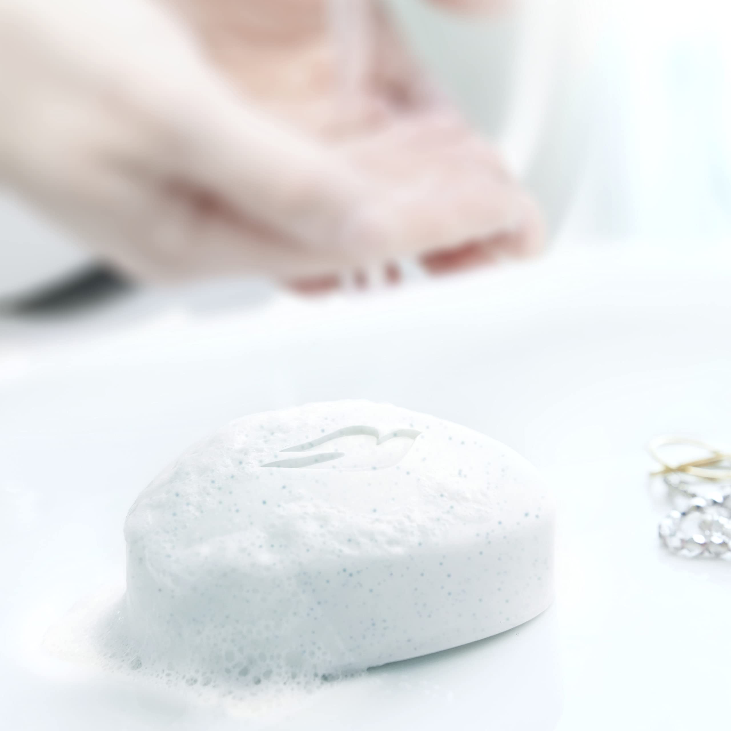 Dove Beauty Bar sin sulfatos cuida la barrera de humedad