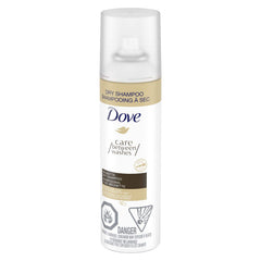 Dove Care Between Washes Dry Shampoo con tinte castaño para cabellos oscuros.