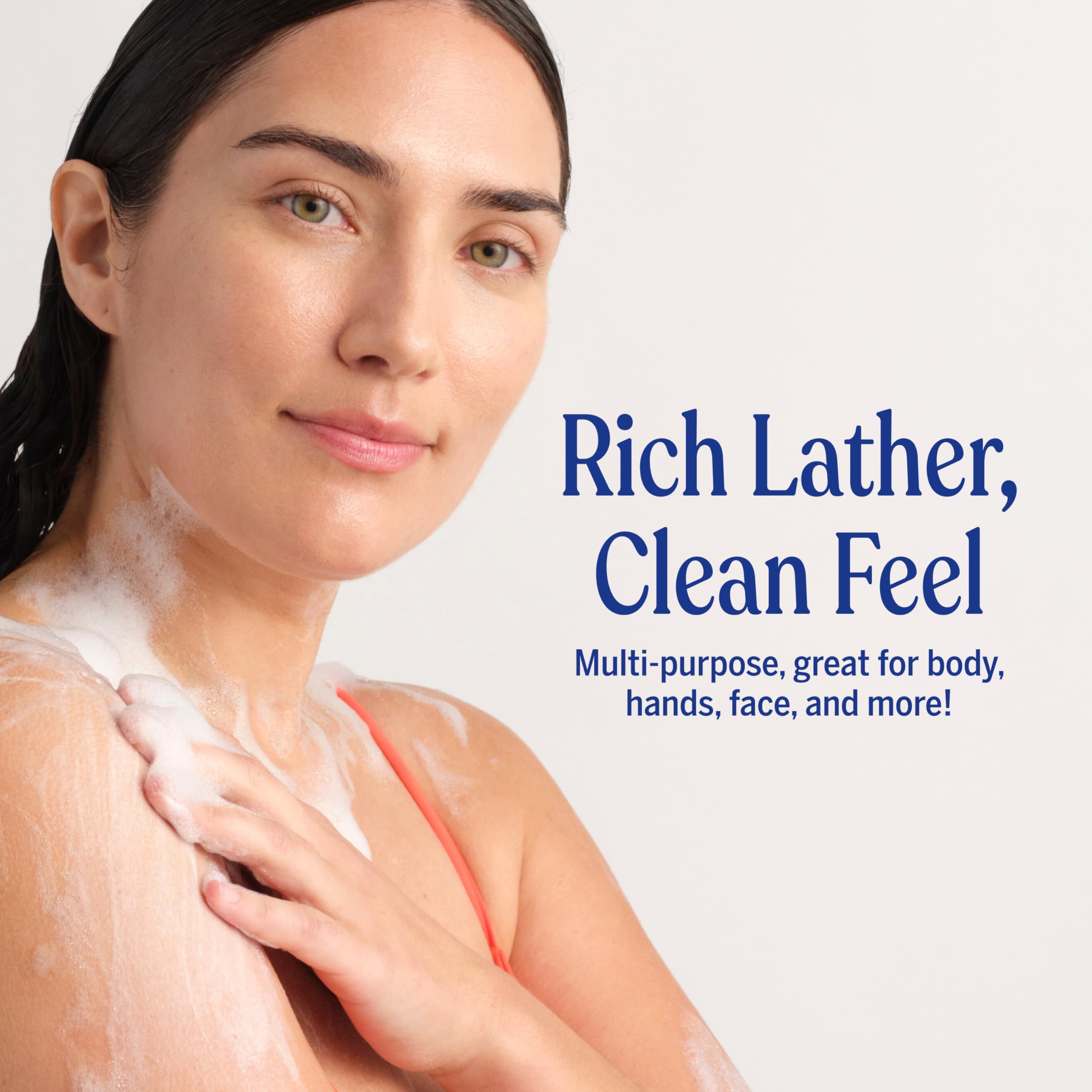 Espuma rica de Jabón Castile Dr. Bronner’s para lavado agradable.