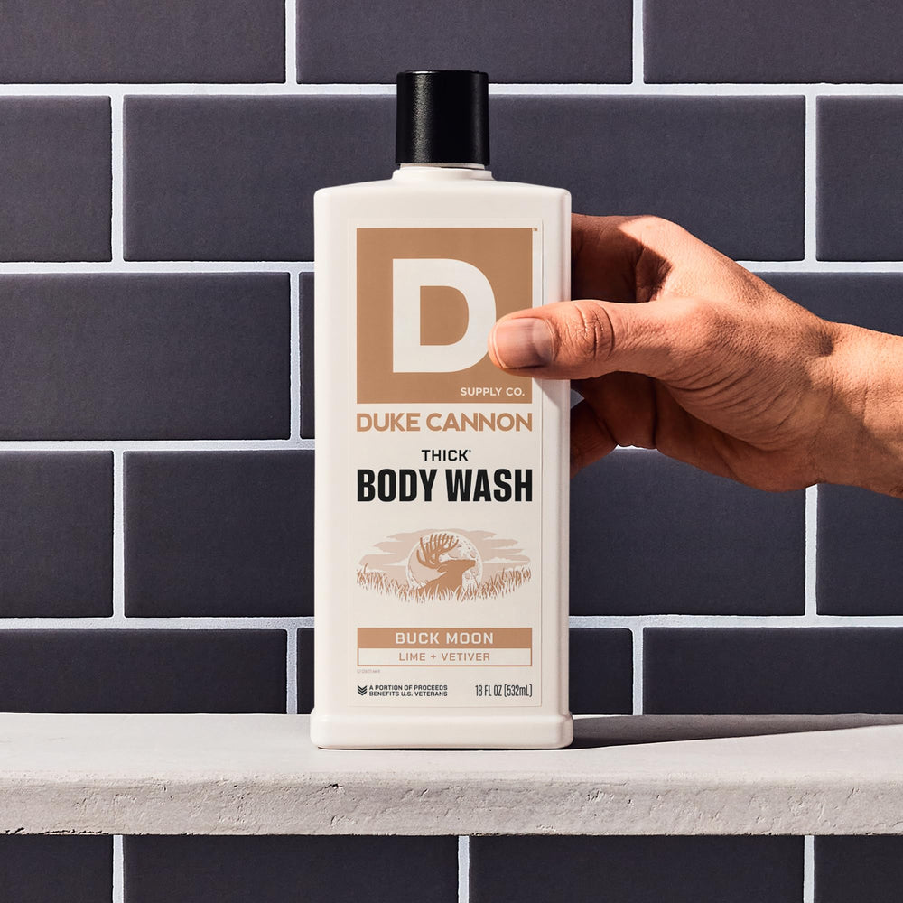 Duke Cannon Buck Moon: espuma suave que cubre la piel durante la ducha